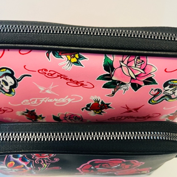 Ed Hardy 2 Piece Cosmetic Set Skull with Butterfly Wings Hearts Roses Snake Bird - Picture 11 of 12